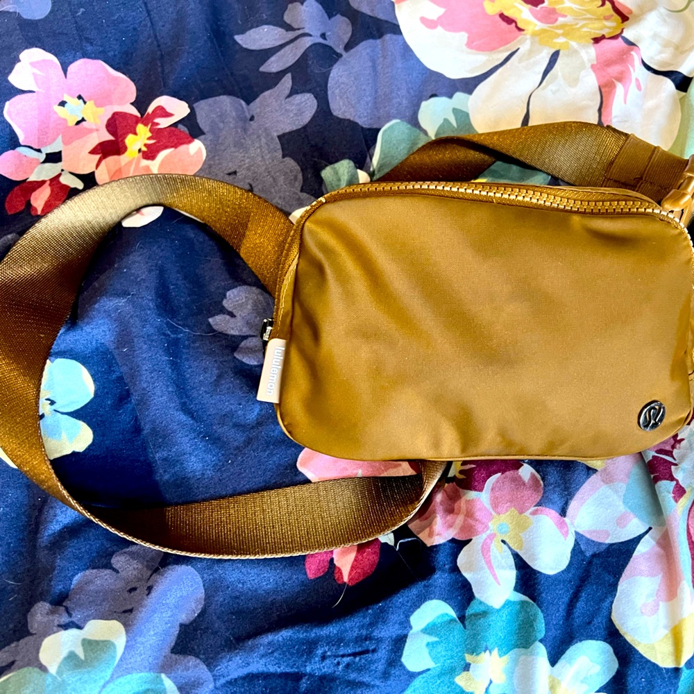 Lululemon belt bag burnt caramel
